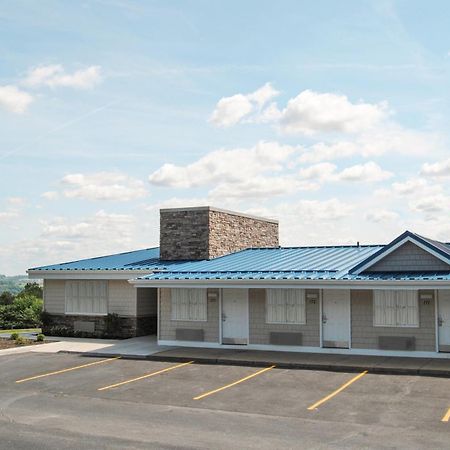 Americas Best Value Inn & Suites St Clairsville Wheeling St. Clairsville Exterior photo