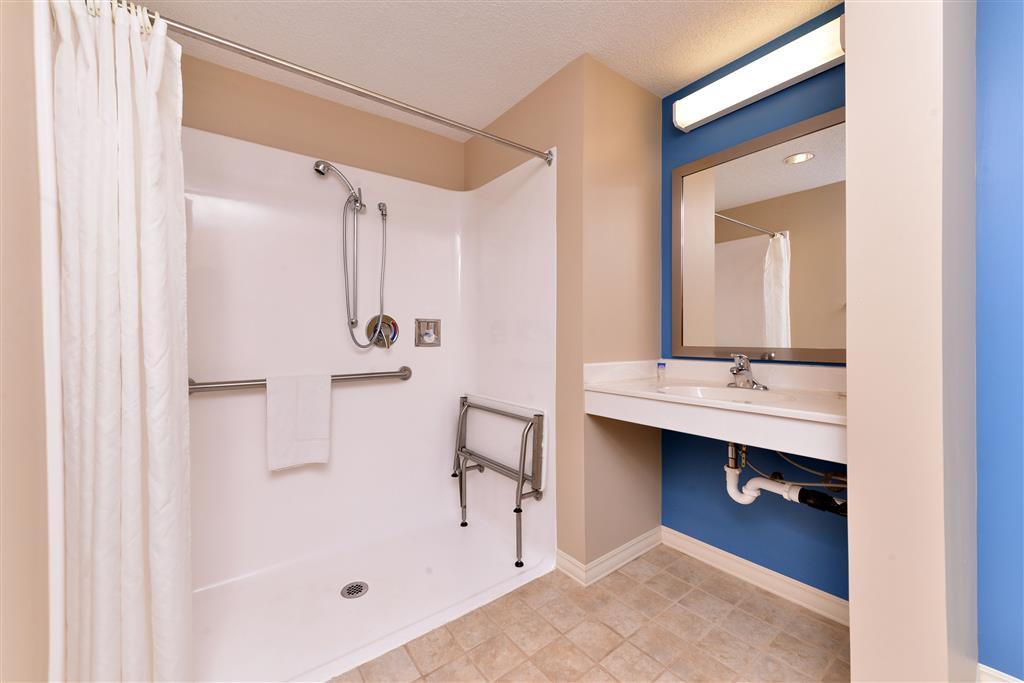 Americas Best Value Inn & Suites St Clairsville Wheeling St. Clairsville Room photo