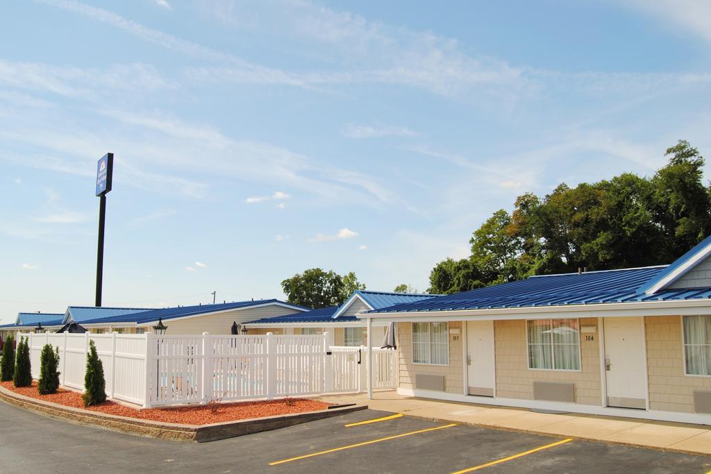 Americas Best Value Inn & Suites St Clairsville Wheeling St. Clairsville Exterior photo