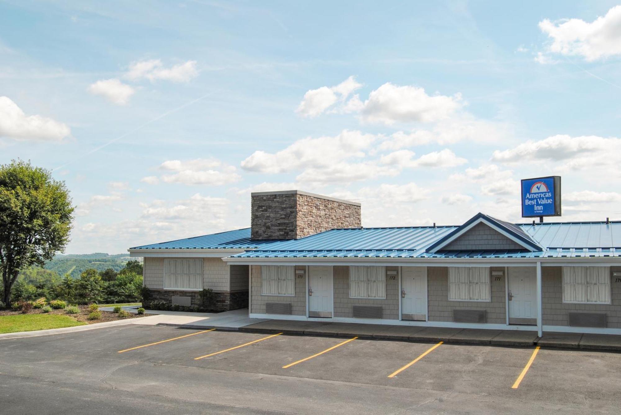 Americas Best Value Inn & Suites St Clairsville Wheeling St. Clairsville Exterior photo
