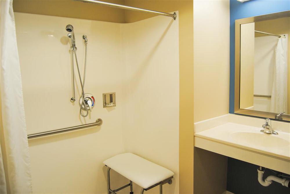 Americas Best Value Inn & Suites St Clairsville Wheeling St. Clairsville Room photo